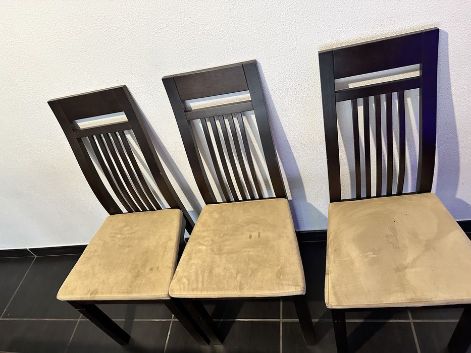 Conjunto mesa e cadeiras