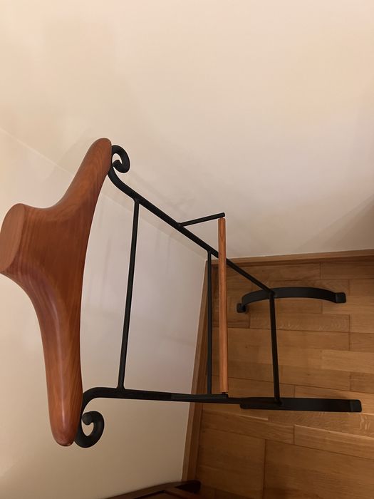 Cabide de quarto / Suporte para roupa em ferro e madeira