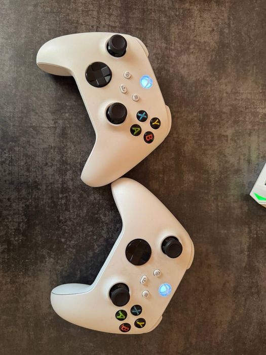 Джойстики (геймпади) для Xbox 2 шт та зарядна станція