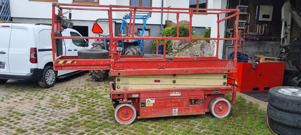 Podnosnik nożycowy budowlany