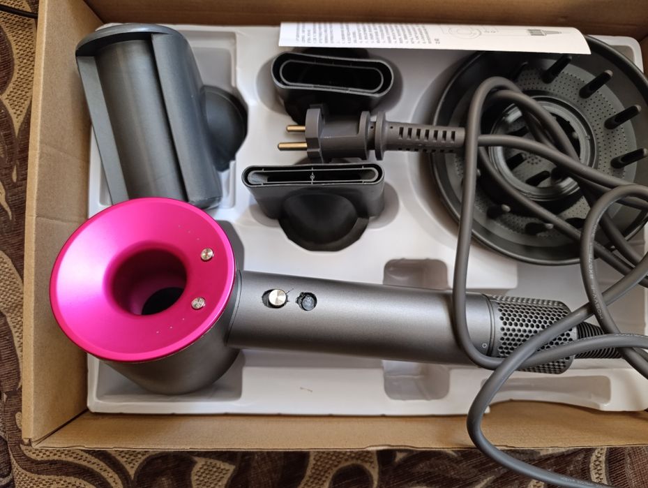 Фен в комплекті з насадками в ремонт