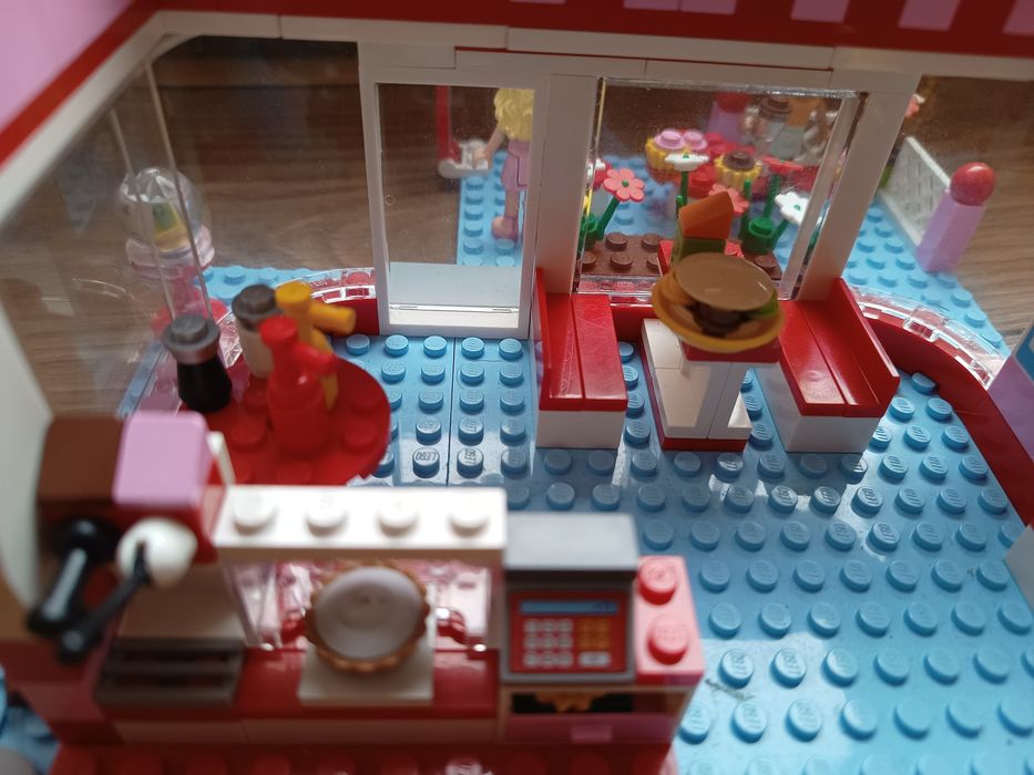 LEGO Friends 3061. Kawiarnia HEARTLAKE.