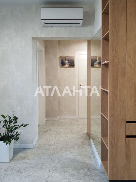 Квартира з ремонтом в новому зданому будинку Sky city компанії Будова