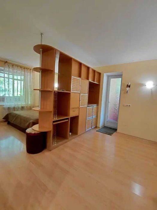 Продаж 1 кімнатної квартири на пр. О.Поля, низ.
