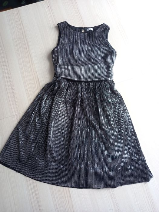 Plisowana sukienka dziewczęca