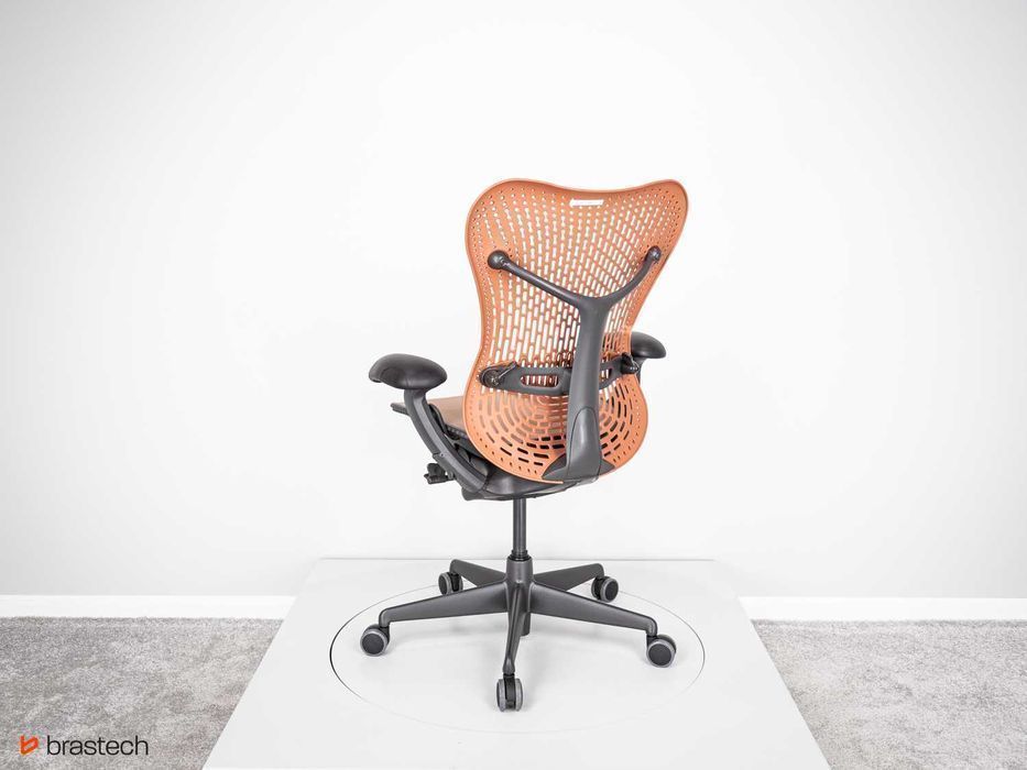 Fotel biurowy obrotowy Herman Miller Mirra odnowiony PRO