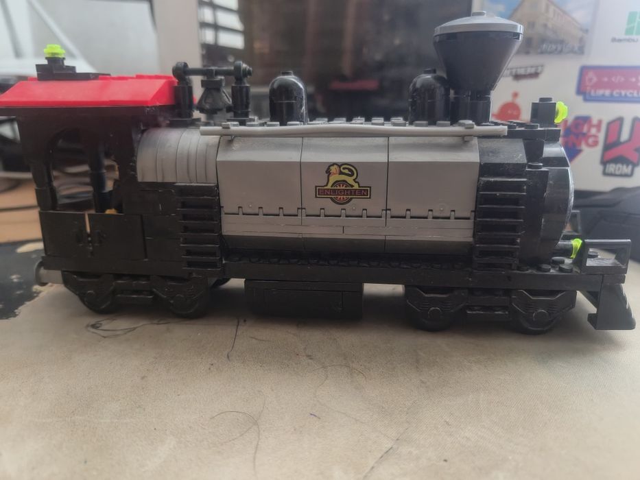 Потяг з LEGO зібраний