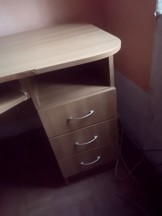 Стол компьютерный ,офисный