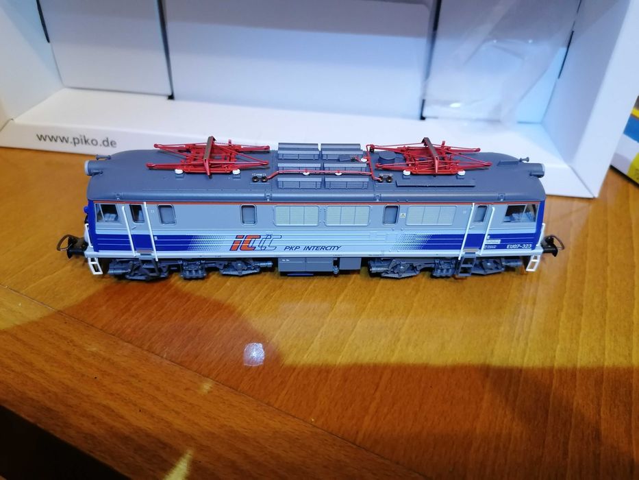 lokomotywa PIKO EUO7 323