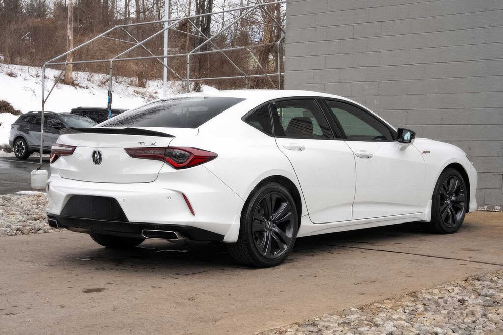 Acura TLX      2023