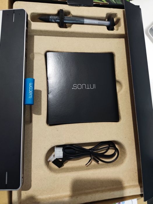 Tablet graficzny Wacom Intuos creative pen and touch tablet  CTH-680/s