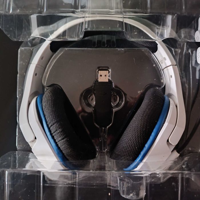 Headset PS5/PS4/PC HyperX Cloud Stinger Core sem fios