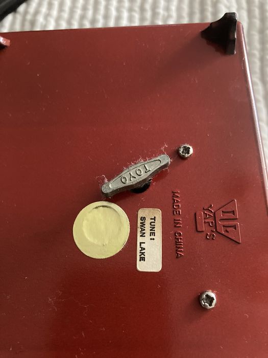 Guarda joias e caixa musica antiga de corda lago cisnes swan lake