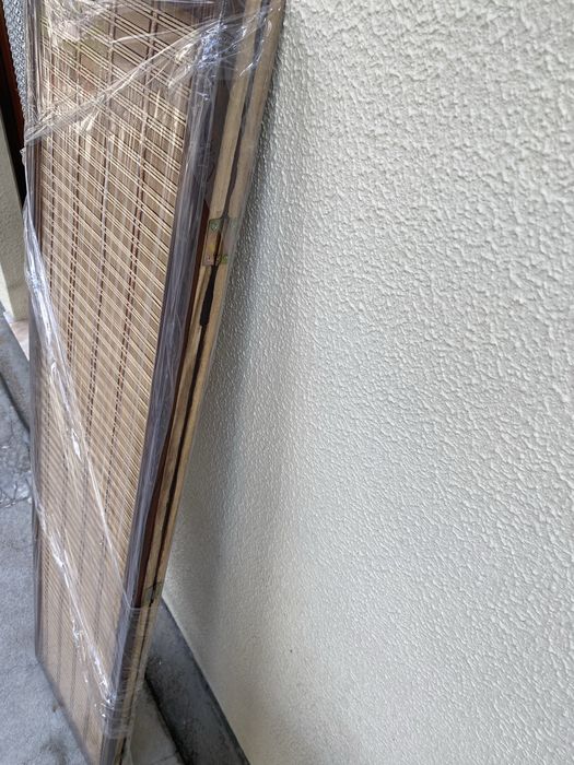 Biombo de 3 folhas ( madeira e palhinha…)