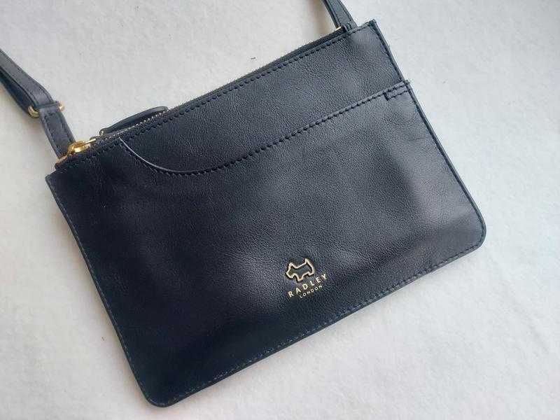 Сумка кросс боді через плече radley london pockets чорного кольору