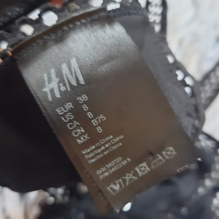 Czarny biustonosz kąpielowy H&M r. M (75 B)