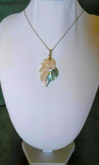 Colar Aço Prateado c/ Coração Madreperola e Abolone NOVO