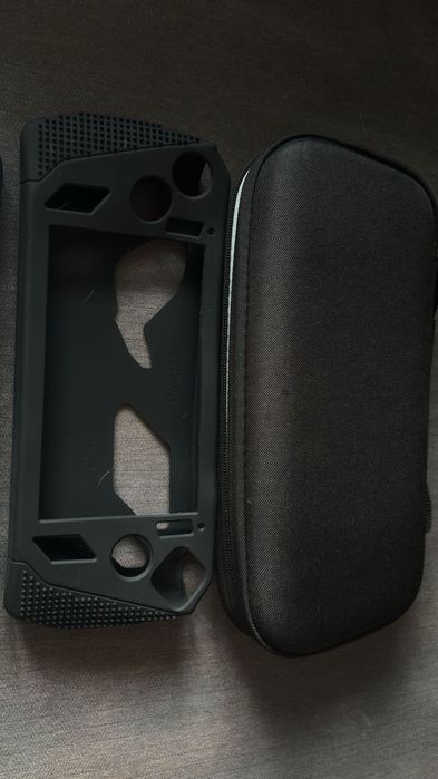 ASUS ROG Ally — це портативна ігрова консоль типу PC gaming.