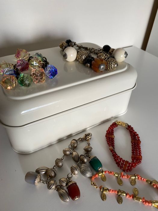 Bijuteria VÁRIAS de  1€ a 5€ cada peça