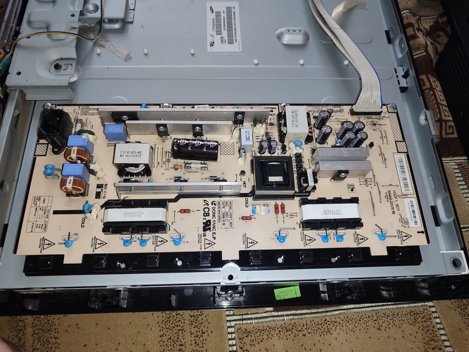 Samsung  LE32B450c4w позапчастинам