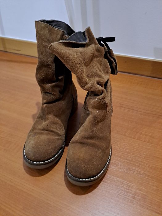 Botas castanhas camurça