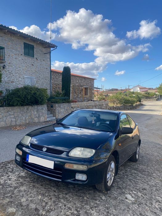 Mazda 323 coupé.