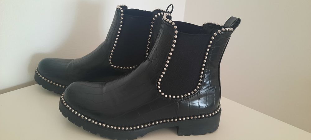Botas pretas de cano baixo (tornozelo)