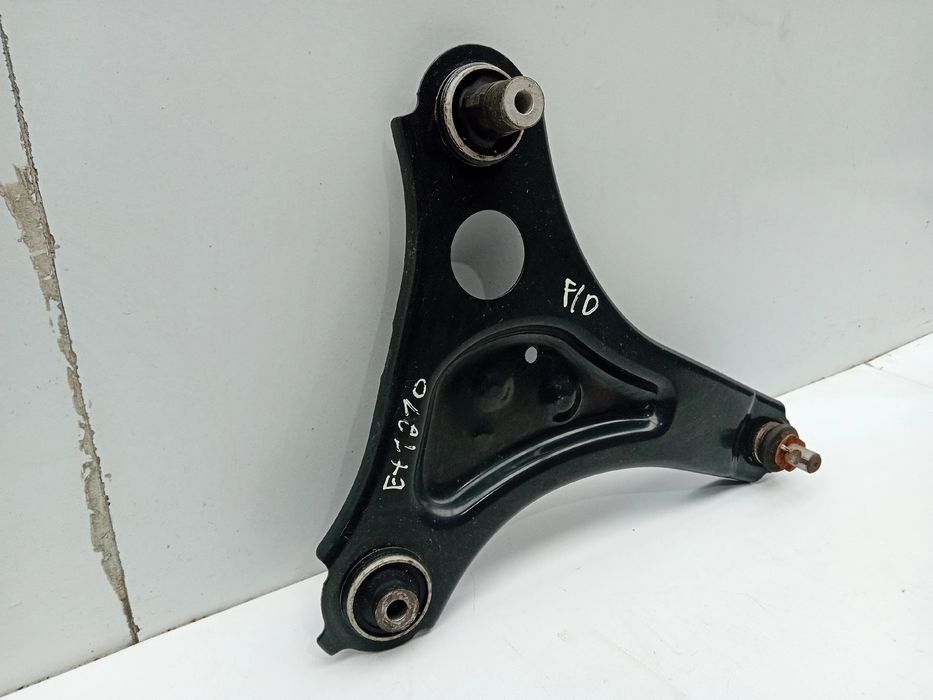 Braço de suspensão frente direito RENAULT Twingo III (BCM_)