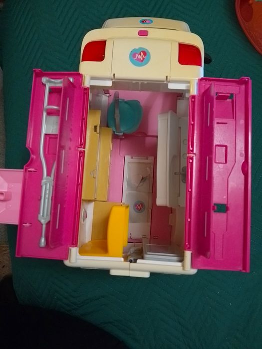 Ambulância e Clínica Transformável da Barbie
