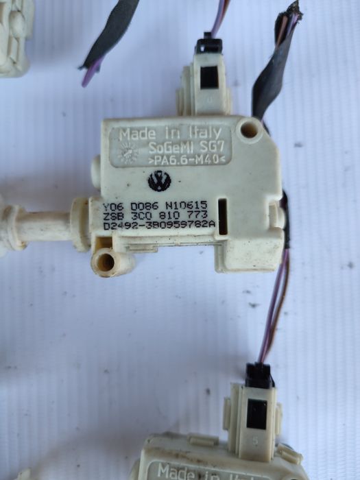 Активатор лючка бензобака Пассат б6 б7 Октавія А5 Гольф 6 5 замок бака