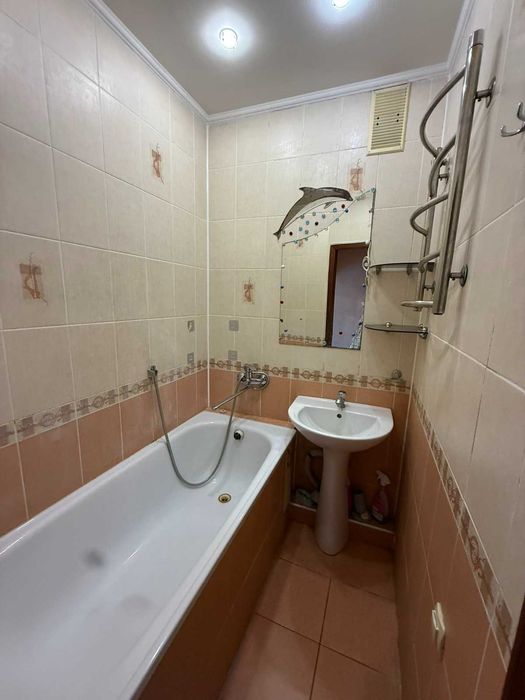 45203 Продаж 2к на Виставці , гарний стан , топ локація