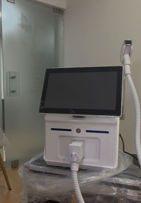 Máquina de depilação a laser de diodo de 4 comprimentos de onda - Indolor com resfriamento lce para rosto e corpo.