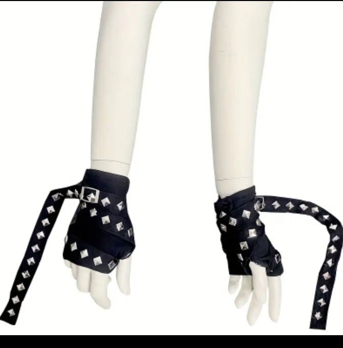 перчатки в готичном стиле