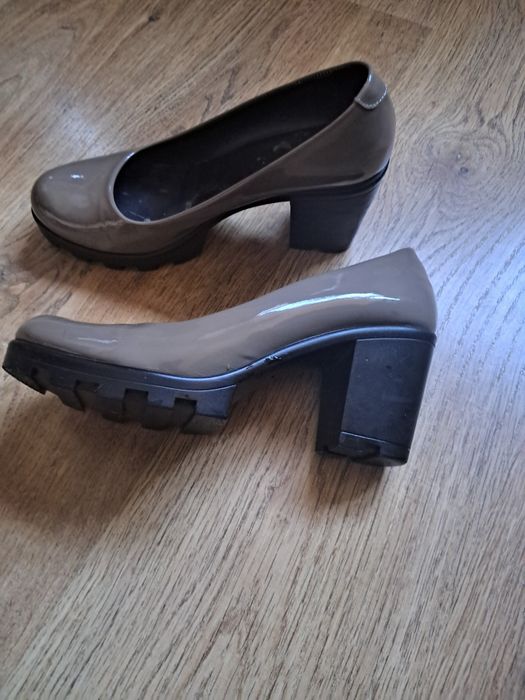 Туфлі жіночі лаковані