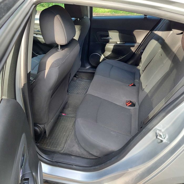 Chevrolet Cruze Hatchback    1.8 + gaz