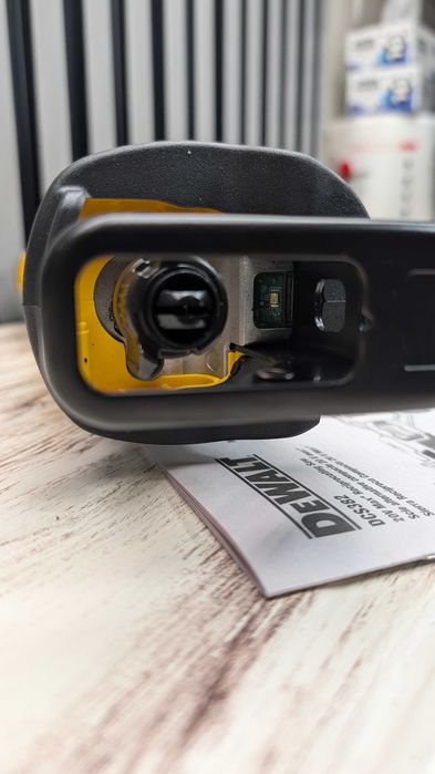 Акумуляторна бесщіточна сабельна пила Dewalt DCS382 20v