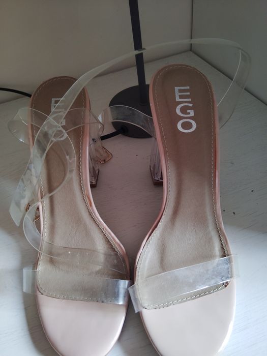 Transparentne na obcasie