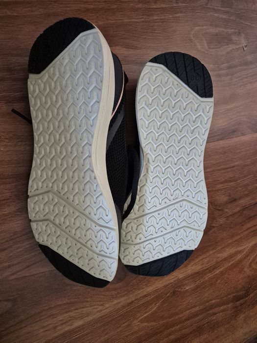 Buty damskie lub młodzieżowe