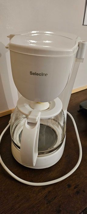 Cafeteira branca e sanduicheira