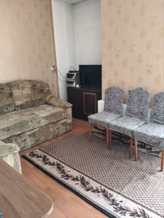 Продам комнату с балконом в центре 9500