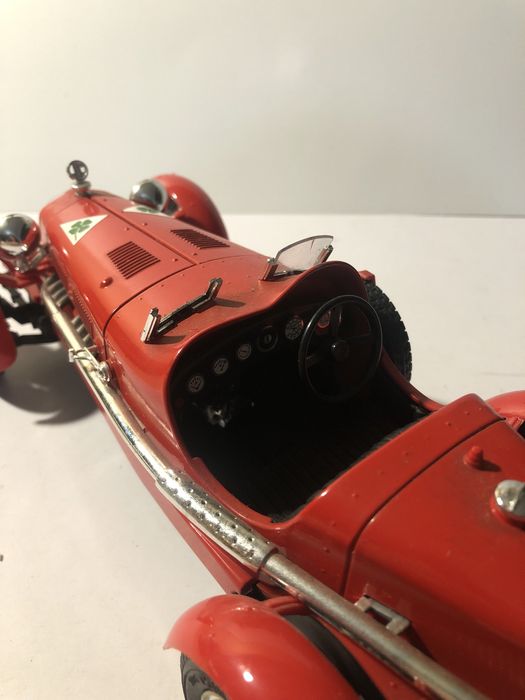 Alfa Romeo 2300 Monza escala 1/18