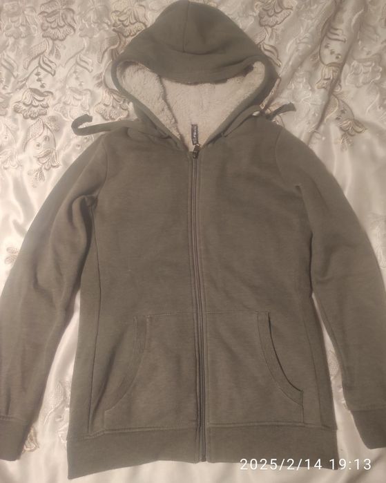 Ciepła bluza damska.