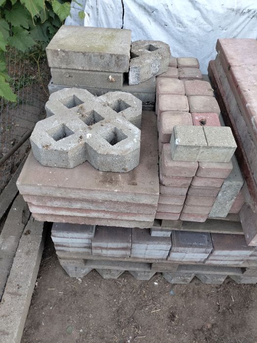 Sprzedam kostkę, krawężniki, płyty