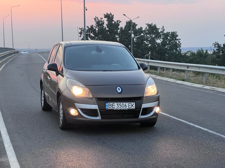 Продам Renault Scenic автомат дизель 2010