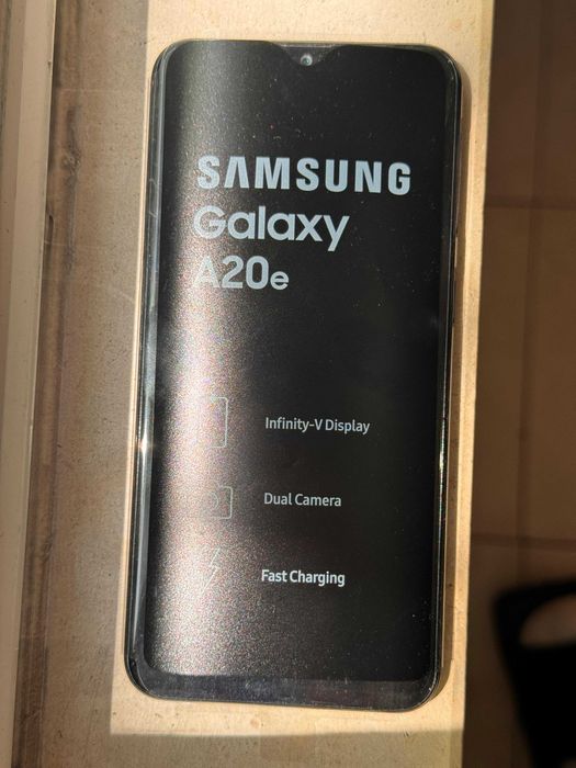 Smartphone SAMSUNG Galaxy A20e (5.8'' - 3 GB - 32 GB - Preto)