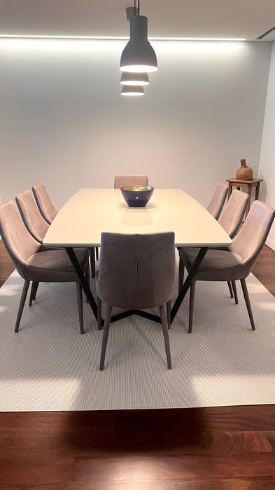 Mesa de Jantar com 8 Cadeiras