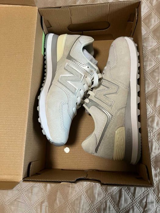 продам женские кроссовки New Balance