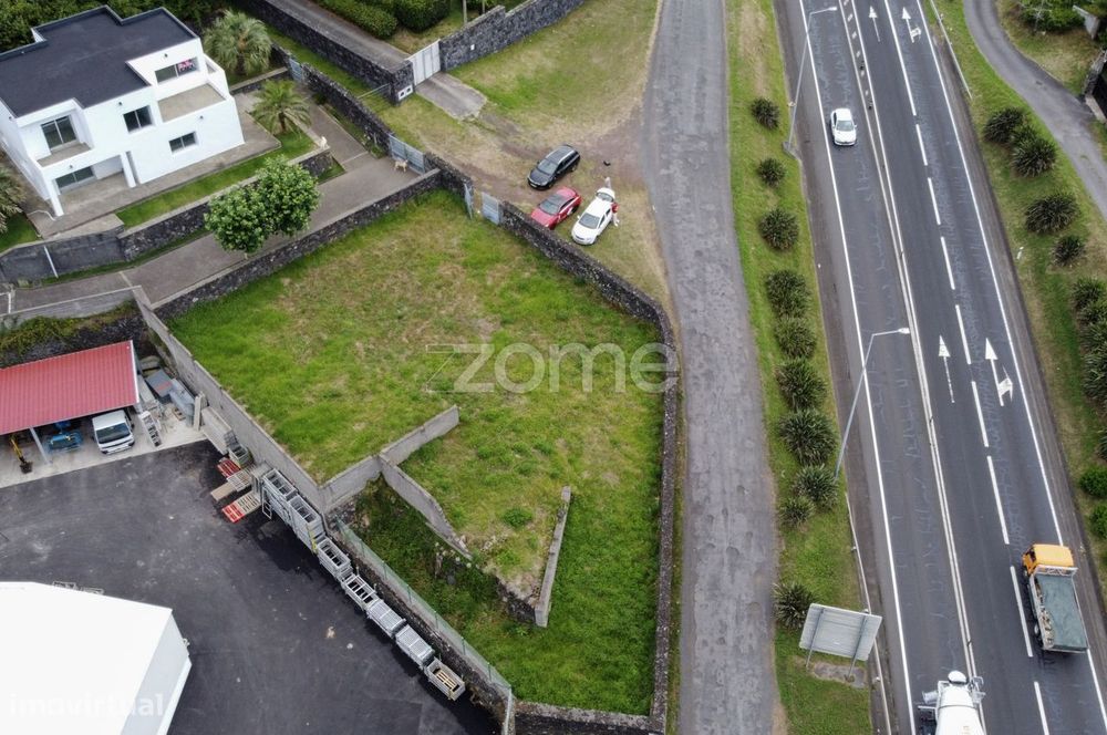Terreno com viabilidade de construção - Rosto do cão (São Roque)