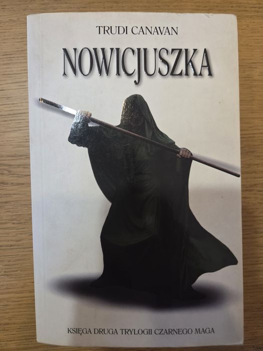 Nowicjuszka księga druga trylogii czarnego maga