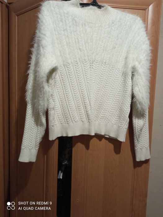 Светр жіночий фірмовий